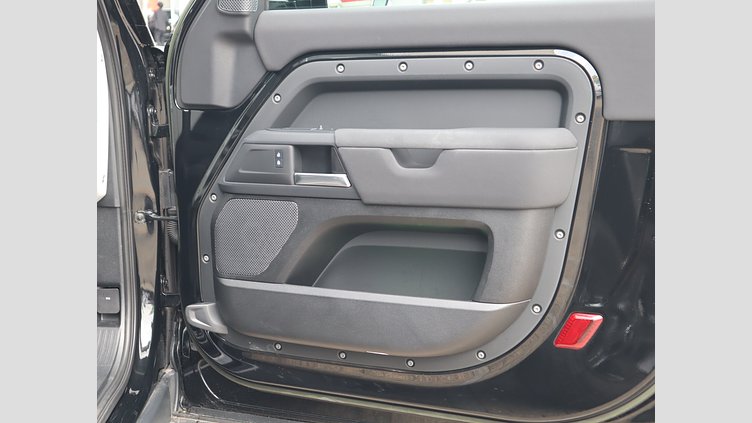 2023 認定中古車 Land Rover Defender 90 Santorini Black 2.0 litre i4P Petrol ベースグレード