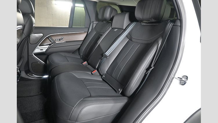 2025 認定中古車 Land Rover Range Rover オストゥーニパールホワイト（お取り扱いの有無については正規ディーラーにお問い合わせください） P550 AWD PHEV（AT） スタンダードホイールベース Autobiography