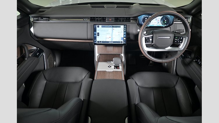 2025 認定中古車 Land Rover Range Rover オストゥーニパールホワイト（お取り扱いの有無については正規ディーラーにお問い合わせください） P550 AWD PHEV（AT） スタンダードホイールベース Autobiography