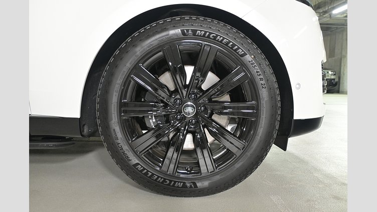 2025 認定中古車 Land Rover Range Rover オストゥーニパールホワイト（お取り扱いの有無については正規ディーラーにお問い合わせください） P550 AWD PHEV（AT） スタンダードホイールベース Autobiography