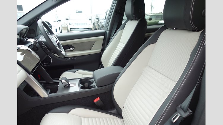 2024 認定中古車 Land Rover Discovery Sport オストゥーニパールホワイト D200マイルドハイブリッド（ディーゼル） 標準ホイール DYNAMIC SE