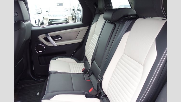 2024 認定中古車 Land Rover Discovery Sport オストゥーニパールホワイト D200マイルドハイブリッド（ディーゼル） 標準ホイール DYNAMIC SE