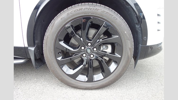 2024 認定中古車 Land Rover Discovery Sport オストゥーニパールホワイト D200マイルドハイブリッド（ディーゼル） 標準ホイール DYNAMIC SE