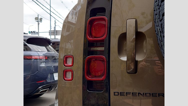 2022 認定中古車 Land Rover Defender 110 ゴンドワナストーン P300 AWD（AT） SE