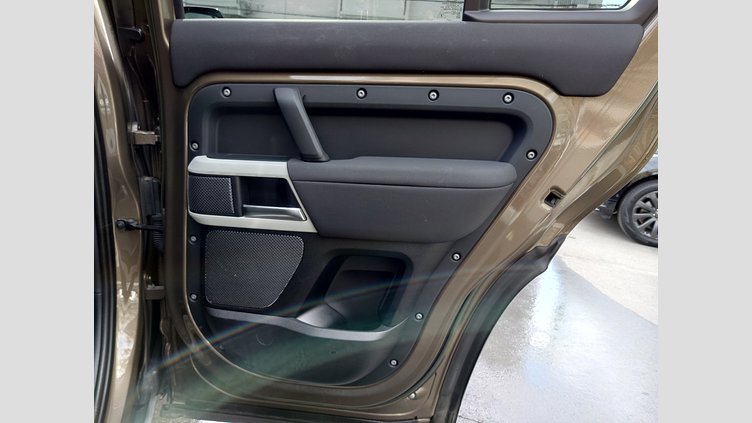 2022 認定中古車 Land Rover Defender 110 ゴンドワナストーン P300 AWD（AT） SE