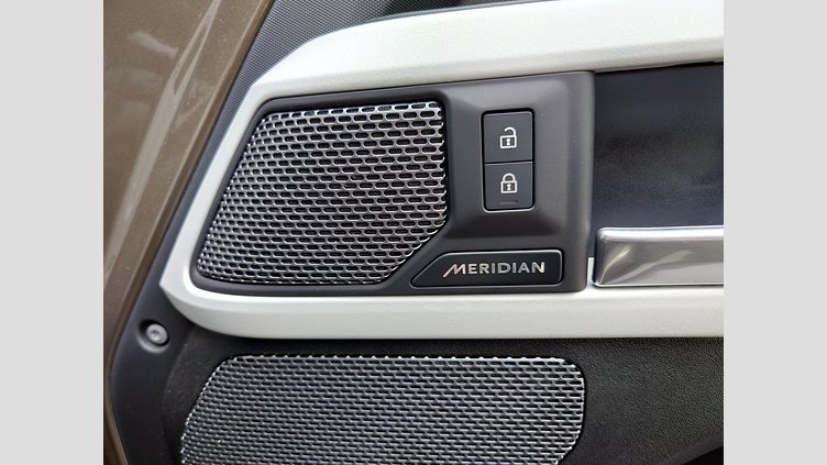 2022 認定中古車 Land Rover Defender 110 ゴンドワナストーン P300 AWD（AT） SE