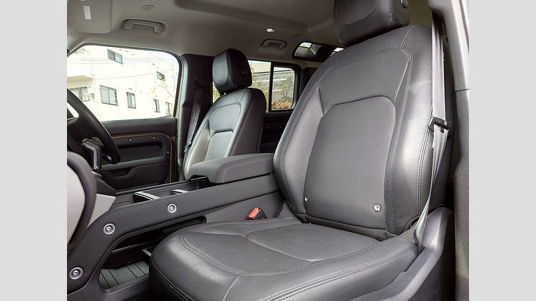 2022 認定中古車 Land Rover Defender 110 ゴンドワナストーン P300 AWD（AT） SE
