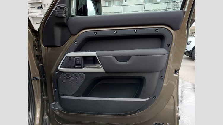 2022 認定中古車 Land Rover Defender 110 ゴンドワナストーン P300 AWD（AT） SE