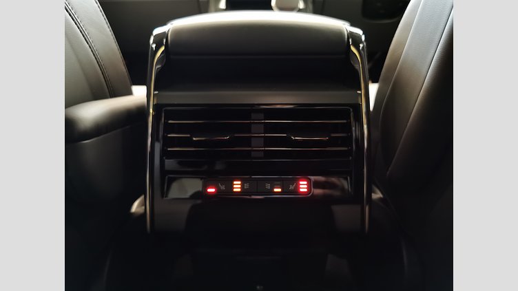 2025 認定中古車 Land Rover Range Rover Sport オストゥーニパールホワイト P550eプラグインハイブリッド（ガソリン） スタンダードホイールベース Dynamic SE