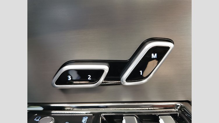 2025 認定中古車 Land Rover Range Rover Sport オストゥーニパールホワイト P550eプラグインハイブリッド（ガソリン） スタンダードホイールベース Dynamic SE