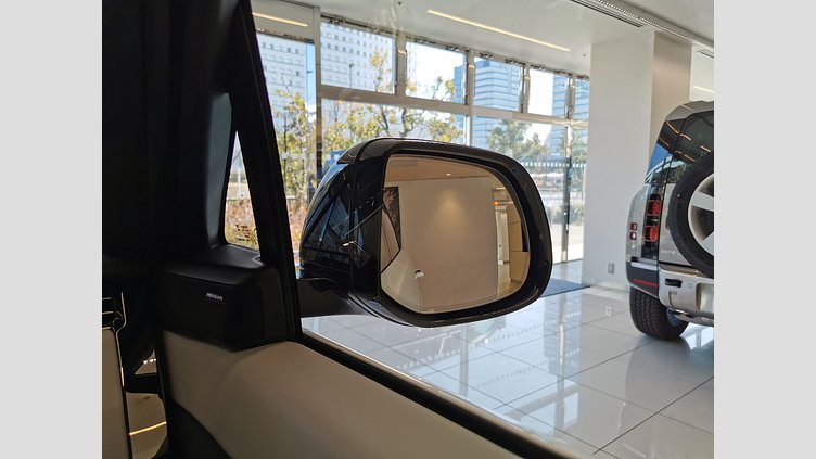 2025 認定中古車 Land Rover Range Rover Sport オストゥーニパールホワイト P550eプラグインハイブリッド（ガソリン） スタンダードホイールベース Dynamic SE