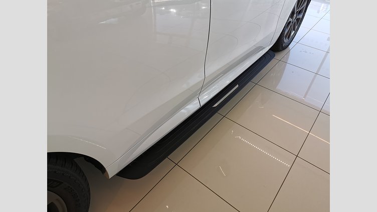 2025 認定中古車 Land Rover Range Rover Sport オストゥーニパールホワイト P550eプラグインハイブリッド（ガソリン） スタンダードホイールベース Dynamic SE