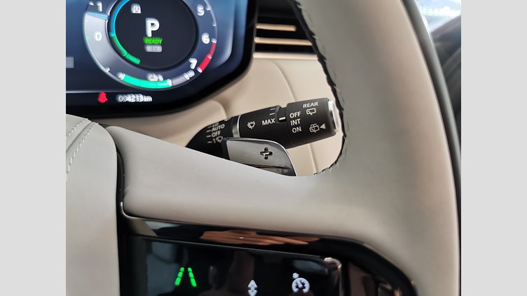 2025 認定中古車 Land Rover Range Rover Sport オストゥーニパールホワイト P550eプラグインハイブリッド（ガソリン） スタンダードホイールベース Dynamic SE