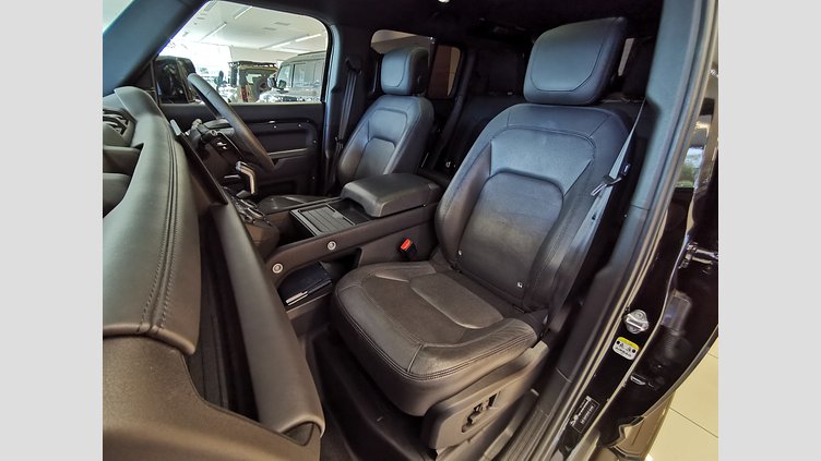 2023 認定中古車 Land Rover Defender 110 サントリーニブラック P525 AWD (AT) V8