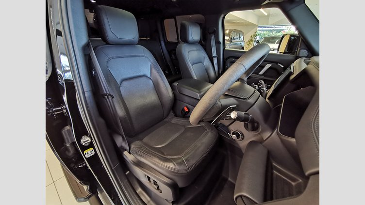 2023 認定中古車 Land Rover Defender 110 サントリーニブラック P525 AWD (AT) V8