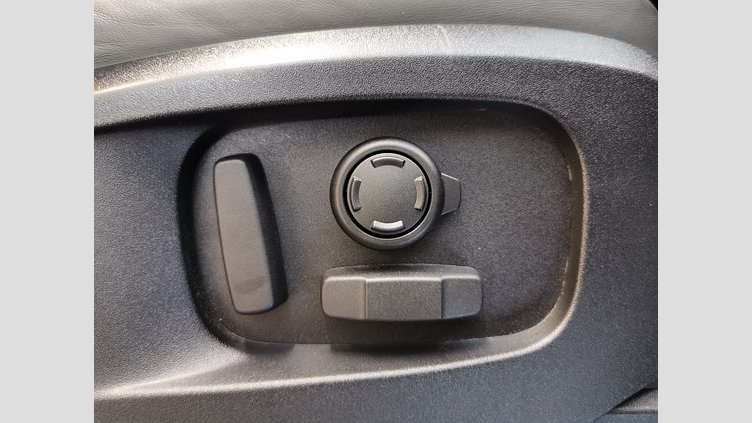 2023 認定中古車 Land Rover Defender 110 サントリーニブラック P525 AWD (AT) V8