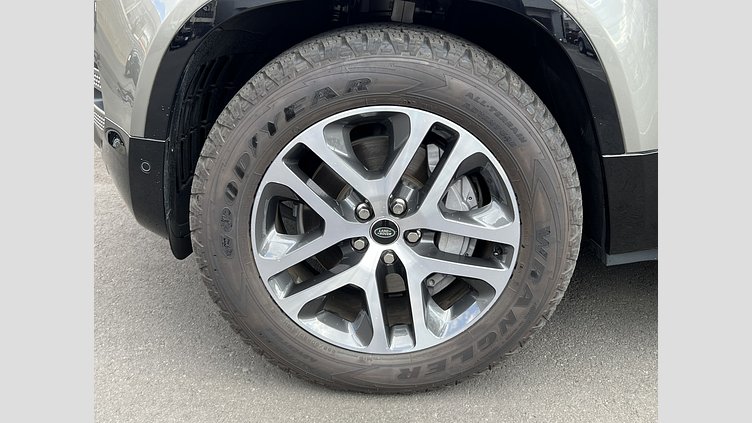 2024 認定中古車 Land Rover Defender 110 シリコンシルバー D350 ディーゼルマイルドハイブリッド X-DYNAMIC SE D350 HAKUBA EDITION AWD（AT）