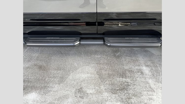 2024 認定中古車 Land Rover Defender 110 シリコンシルバー D350 ディーゼルマイルドハイブリッド X-DYNAMIC SE D350 HAKUBA EDITION AWD（AT）