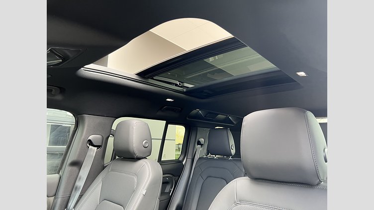 2024 認定中古車 Land Rover Defender 110 シリコンシルバー D350 ディーゼルマイルドハイブリッド X-DYNAMIC SE D350 HAKUBA EDITION AWD（AT）