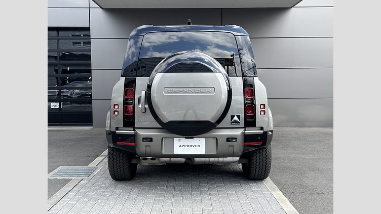 2024 認定中古車 Land Rover Defender 110 シリコンシルバー D350 ディーゼルマイルドハイブリッド X-DYNAMIC SE D350 HAKUBA EDITION AWD（AT）
