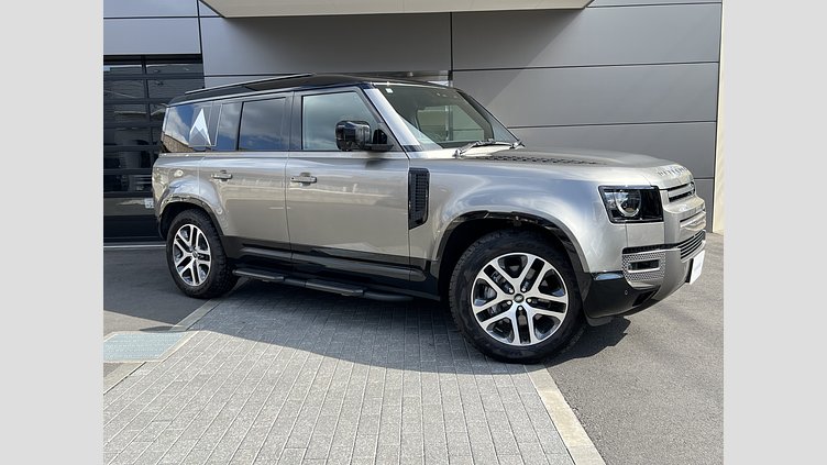 2024 認定中古車 Land Rover Defender 110 シリコンシルバー D350 ディーゼルマイルドハイブリッド X-DYNAMIC SE D350 HAKUBA EDITION AWD（AT）