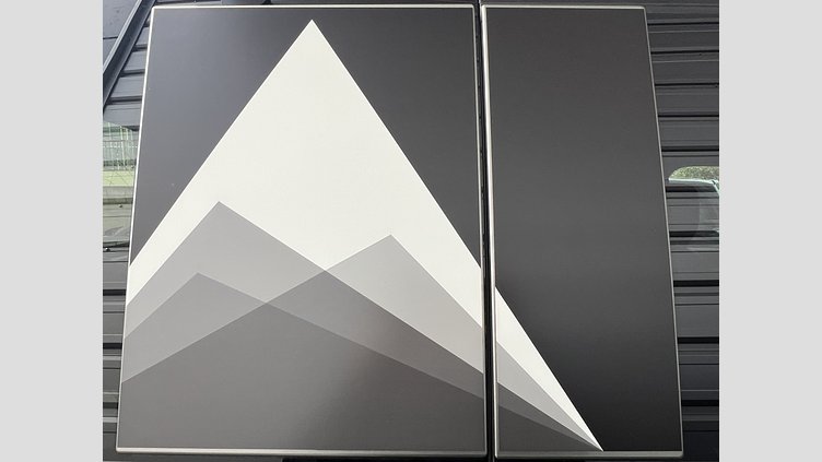 2024 認定中古車 Land Rover Defender 110 シリコンシルバー D350 ディーゼルマイルドハイブリッド X-DYNAMIC SE D350 HAKUBA EDITION AWD（AT）