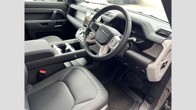 2024 認定中古車 Land Rover Defender 110 シリコンシルバー D350 ディーゼルマイルドハイブリッド X-DYNAMIC SE D350 HAKUBA EDITION AWD（AT）