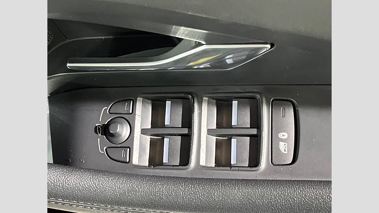 2018 認定中古車 Jaguar E-Pace サントリーニ ブラック D180 オートマチック全輪駆動 SE