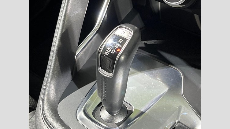 2018 認定中古車 Jaguar E-Pace サントリーニ ブラック D180 オートマチック全輪駆動 SE