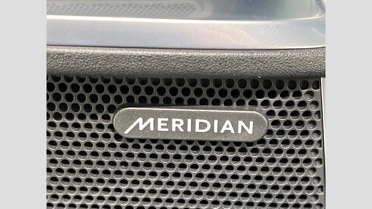 2018 認定中古車 Jaguar E-Pace サントリーニ ブラック D180 オートマチック全輪駆動 SE