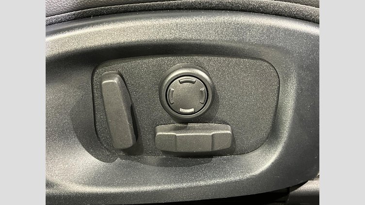 2018 認定中古車 Jaguar E-Pace サントリーニ ブラック D180 オートマチック全輪駆動 SE