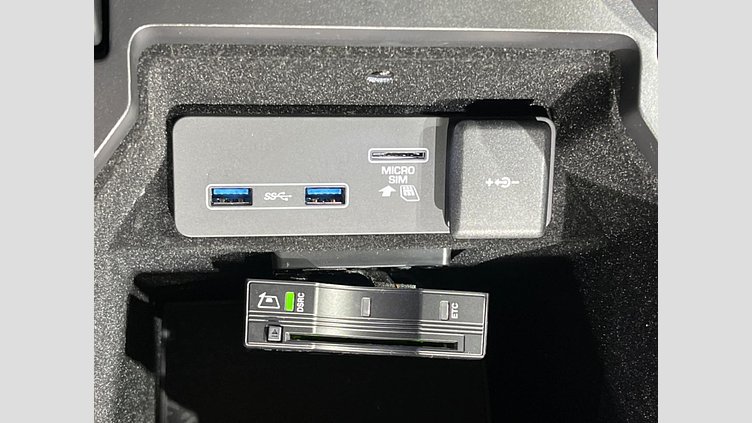 2018 認定中古車 Jaguar E-Pace サントリーニ ブラック D180 オートマチック全輪駆動 SE