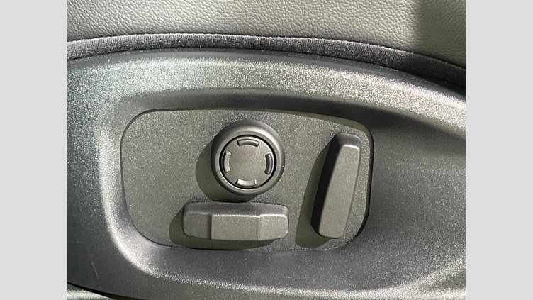 2018 認定中古車 Jaguar E-Pace サントリーニ ブラック D180 オートマチック全輪駆動 SE