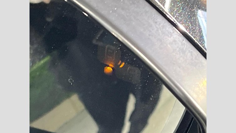 2018 認定中古車 Jaguar E-Pace サントリーニ ブラック D180 オートマチック全輪駆動 SE