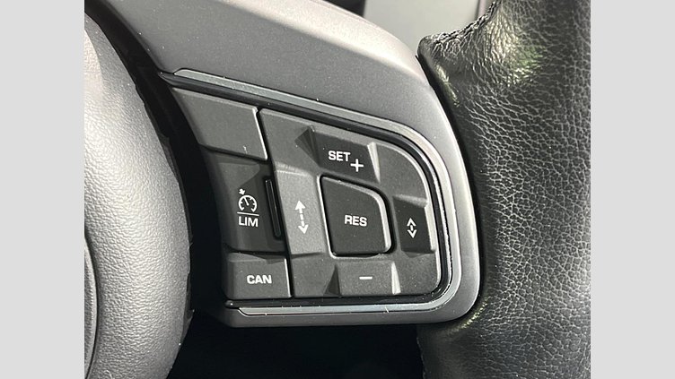 2018 認定中古車 Jaguar E-Pace サントリーニ ブラック D180 オートマチック全輪駆動 SE