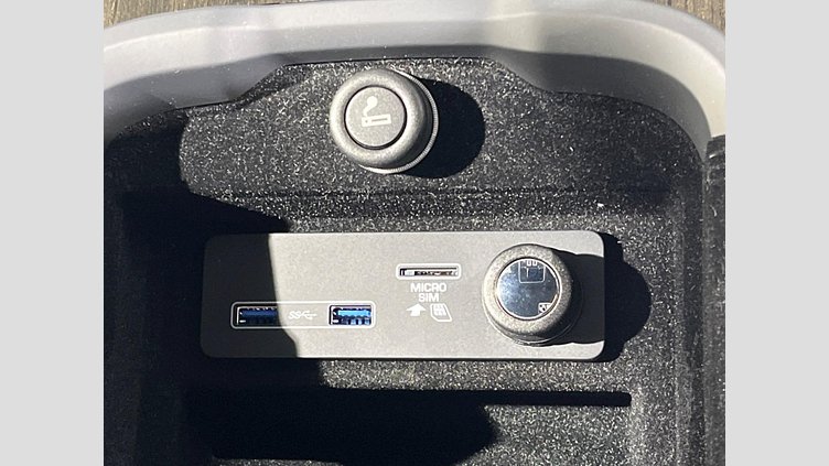 2019 認定中古車 Land Rover Range Rover Sport サントリーニブラック 3.0リッターTDV6ディーゼル（258 PS） HSE