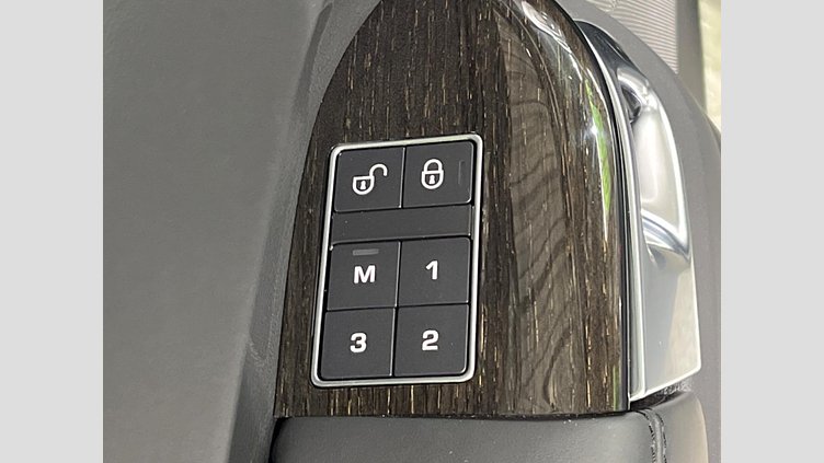 2019 認定中古車 Land Rover Range Rover Sport サントリーニブラック 3.0リッターTDV6ディーゼル（258 PS） HSE