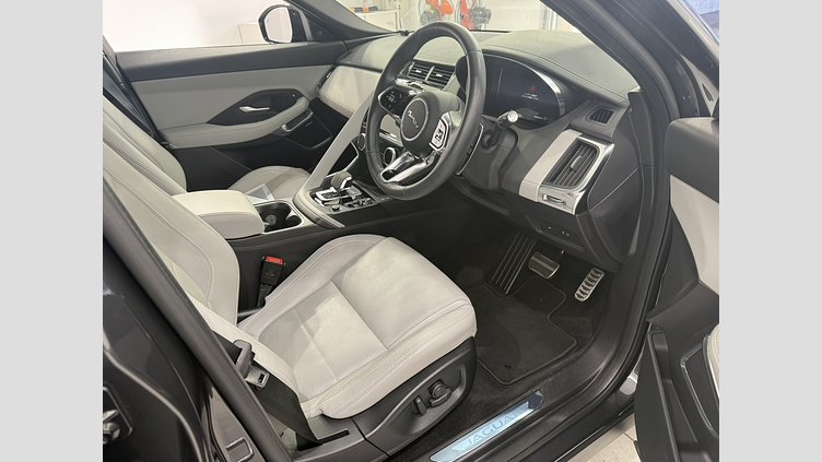 2023 認定中古車 Jaguar E-Pace カルパチアングレイ P250 AWD（オートマチック） R-DYNAMIC SE　P250