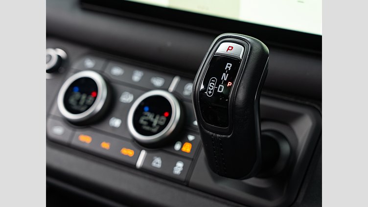 2023 認定中古車 Land Rover Defender 110 サントリーニブラック D300 AWD（AT） X-DYNAMIC HSE D300 エアサス 5人乗り