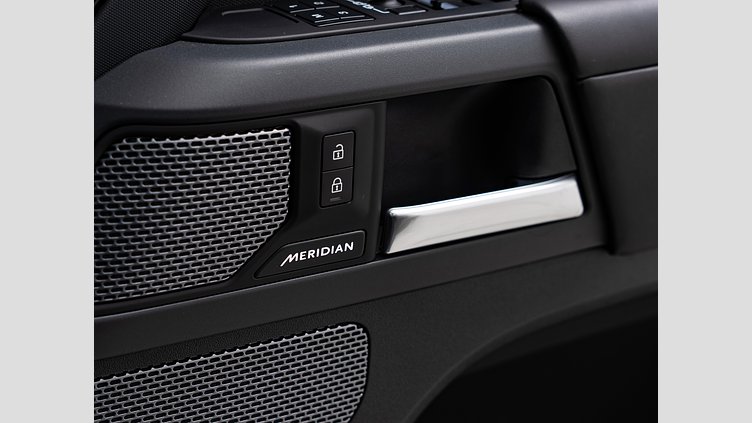 2023 認定中古車 Land Rover Defender 110 サントリーニブラック D300 AWD（AT） X-DYNAMIC HSE D300 エアサス 5人乗り