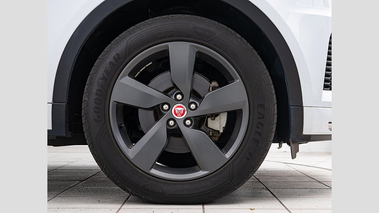 2019 認定中古車 Jaguar E-Pace ユーロンホワイト D180 オートマチック全輪駆動 チェッカーフラッグエディション