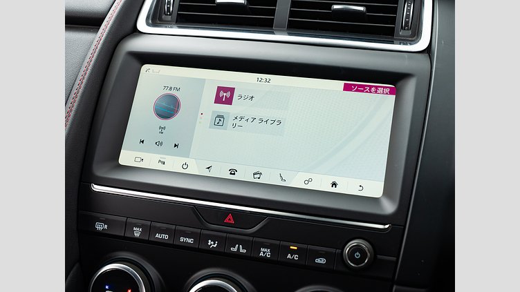 2019 認定中古車 Jaguar E-Pace ユーロンホワイト D180 オートマチック全輪駆動 チェッカーフラッグエディション