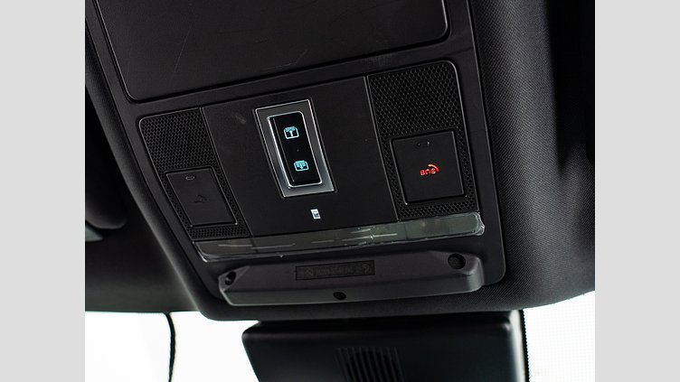 2019 認定中古車 Jaguar E-Pace ユーロンホワイト D180 オートマチック全輪駆動 チェッカーフラッグエディション