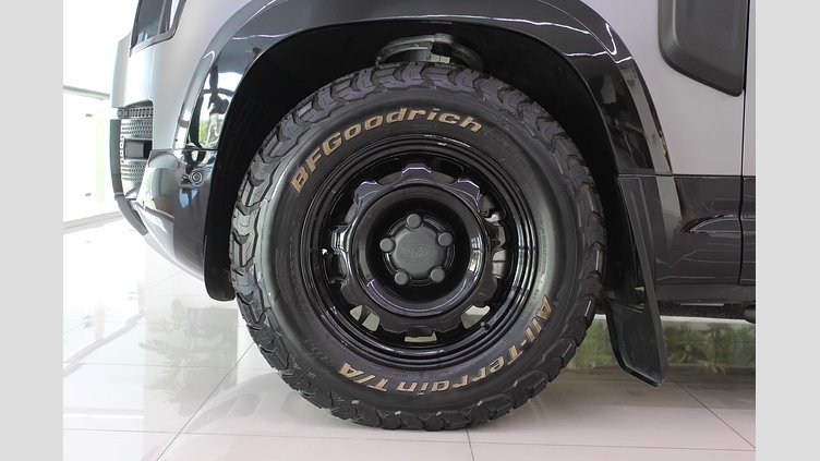 2024 อนุมัติ Land Rover Defender 90 Eiger Grey 3.0 litre i6D​ SE
