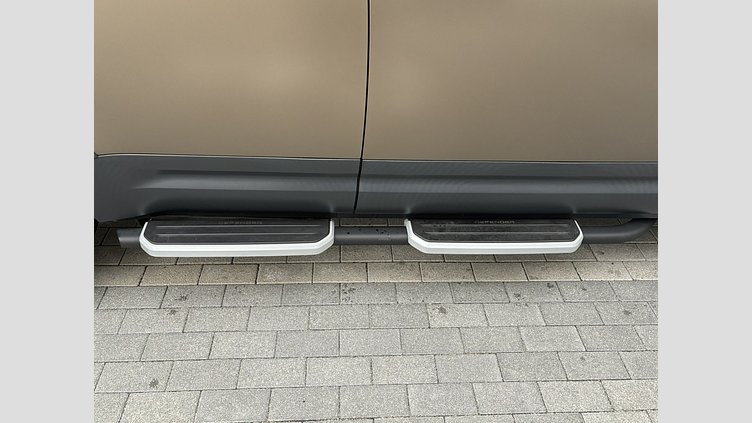 2020 認定中古車 Land Rover Defender 110 Gondwana Stone 2.0 litre i4P Petrol SE