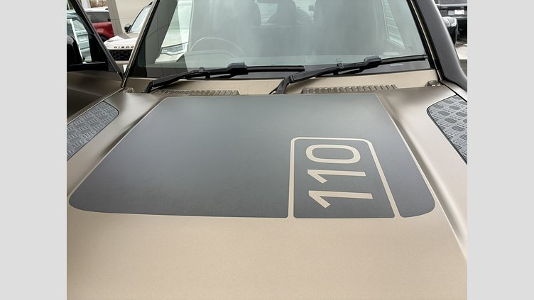 2020 認定中古車 Land Rover Defender 110 Gondwana Stone 2.0 litre i4P Petrol SE