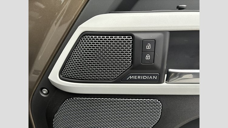 2020 認定中古車 Land Rover Defender 110 Gondwana Stone 2.0 litre i4P Petrol SE