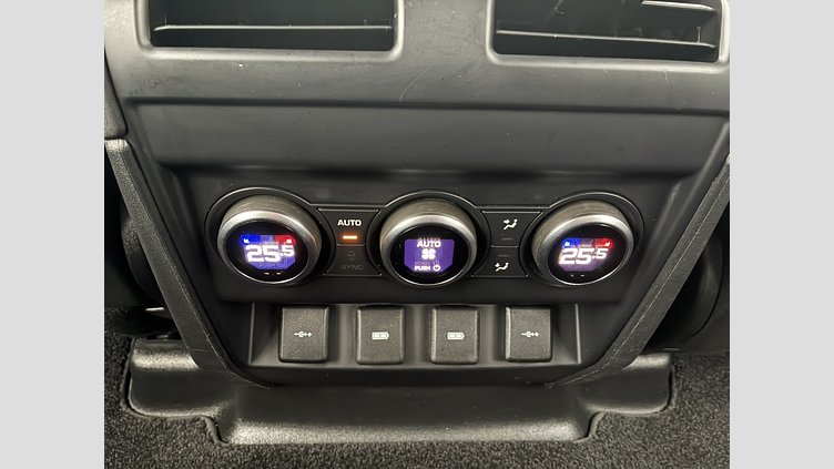 2020 認定中古車 Land Rover Defender 110 Gondwana Stone 2.0 litre i4P Petrol SE