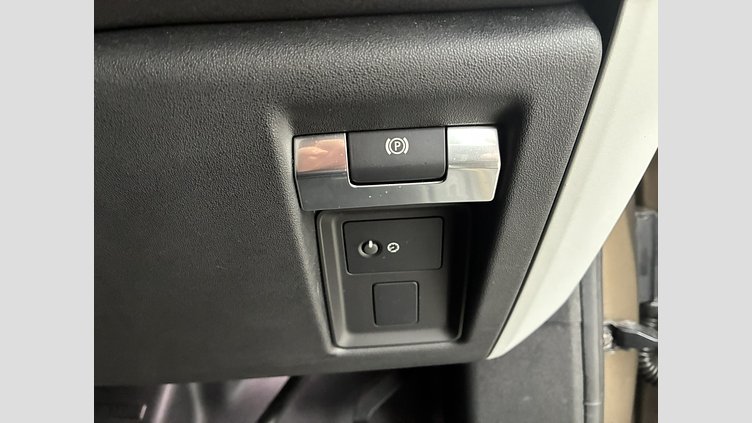 2020 認定中古車 Land Rover Defender 110 Gondwana Stone 2.0 litre i4P Petrol SE