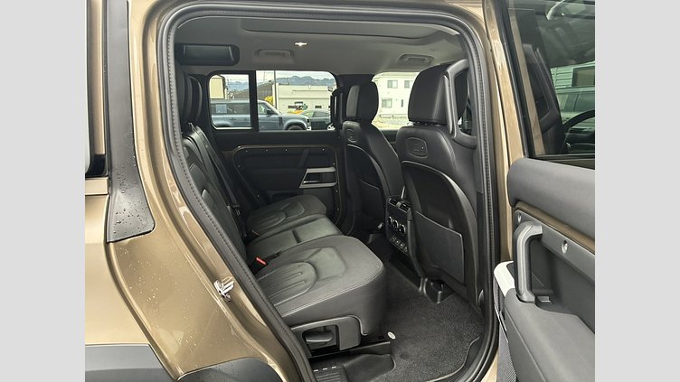 2020 認定中古車 Land Rover Defender 110 Gondwana Stone 2.0 litre i4P Petrol SE